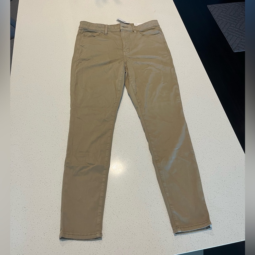 NWT! American Eagle Outfitters Tan Skinny Jegging Sleek Fit